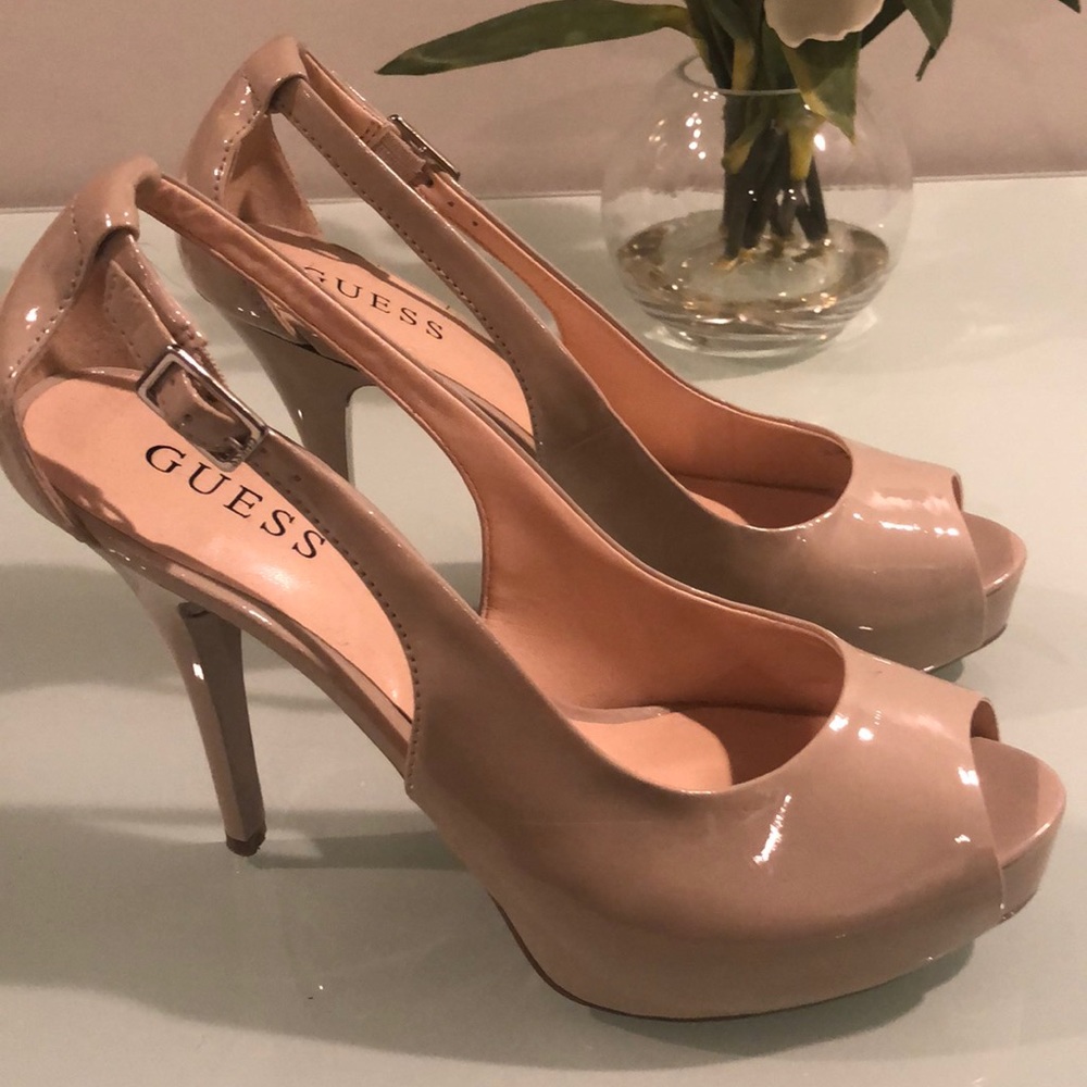 Guess pumps